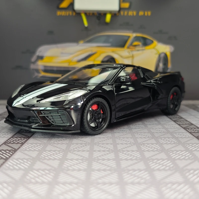 1: 22 simulation Chevrolet Corvette C8 alloy car model decoration, doors and engine hood, trunk can be opened, sound and light view 3