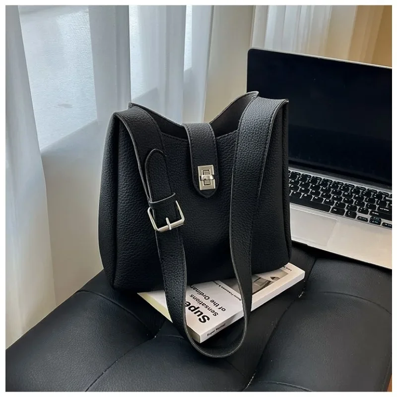 

Premium Elegant Designer Diaper Bag Women Luxury Leather Tote Large Capacity Stylish Crossbody Handbag Minimalist Vintage