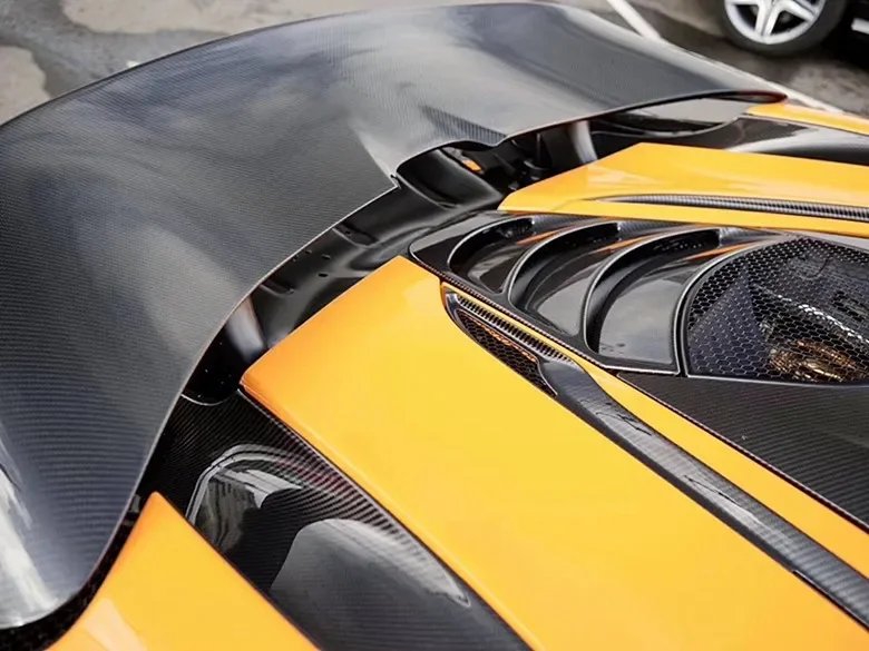Suitable for 17-19 New McLaren 720S Modification and Upgrade Vorsteiner Style Carbon Fiber Tail Spoiler.