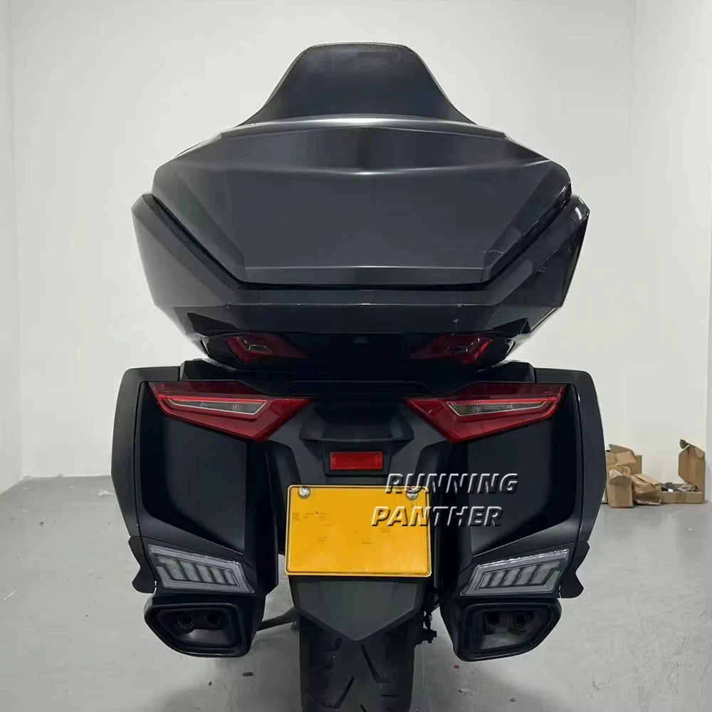 For Honda Goldwing Gold Wing GL1800 Tour 2018-2023 2022 2021 Motorcycle Rear Saddlebag Saddle Bag Turn Signal LED Lights Lamp