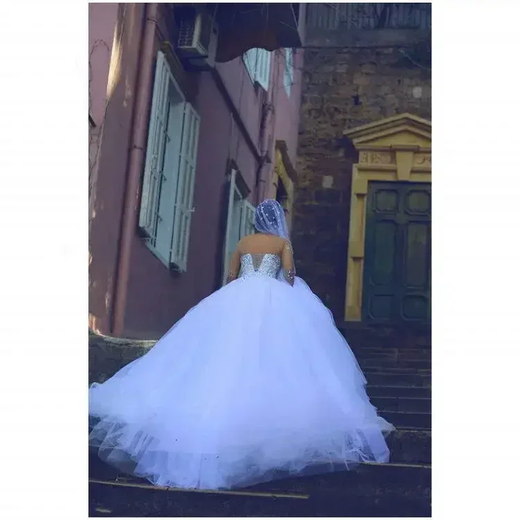 فستان زفاف مخصص على شكل قلب Pedreria Para Vestidos De Novia بأكمام طويلة من الدانتيل الماسي مصنوع حسب الطلب فستان زفاف العروس 2025