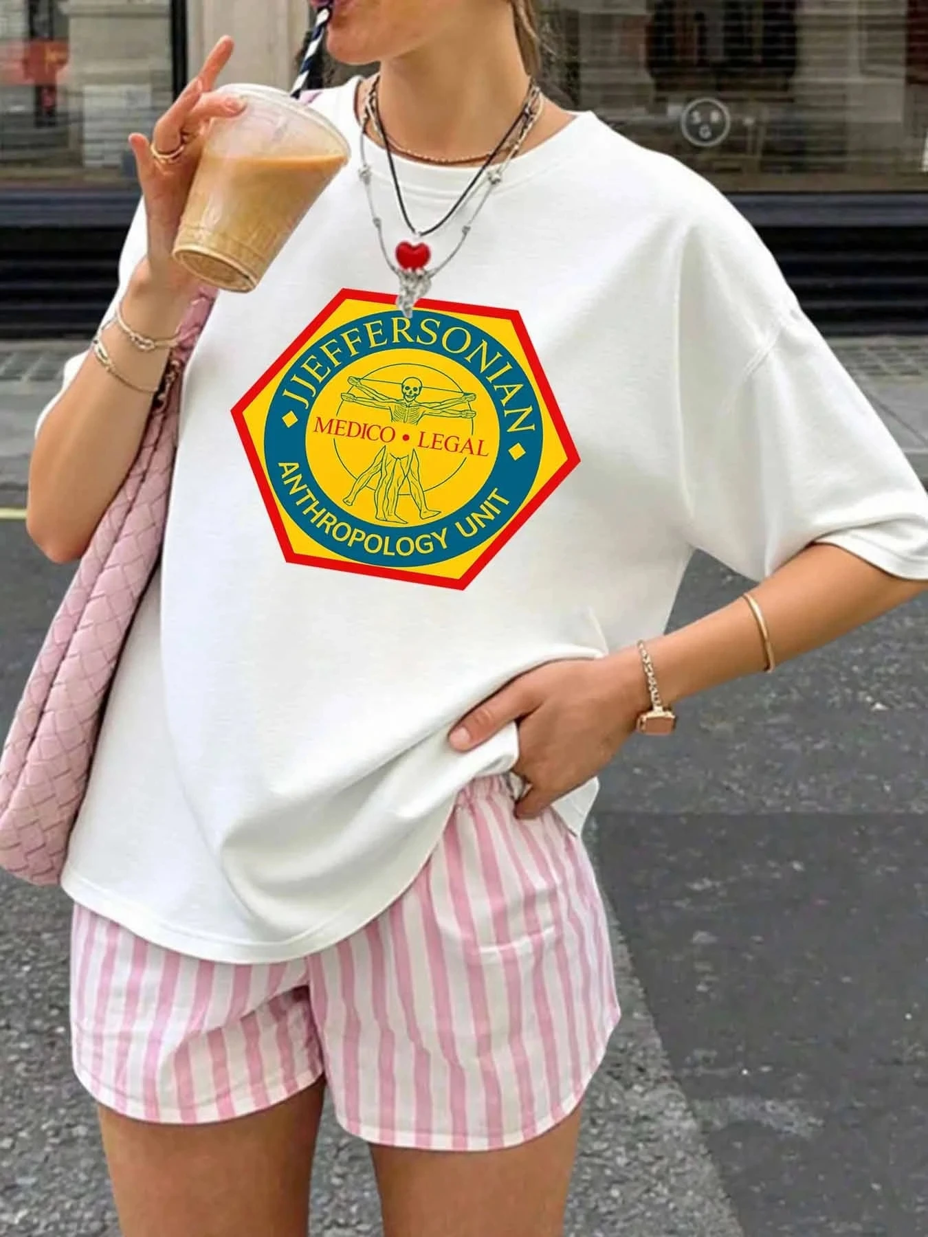 【WY1320347】تيشيرت نسائي بمقاس كبير ورقبة دائرية وأكمام قصيرة مع نصف كم مرن ومطبوعات عصرية