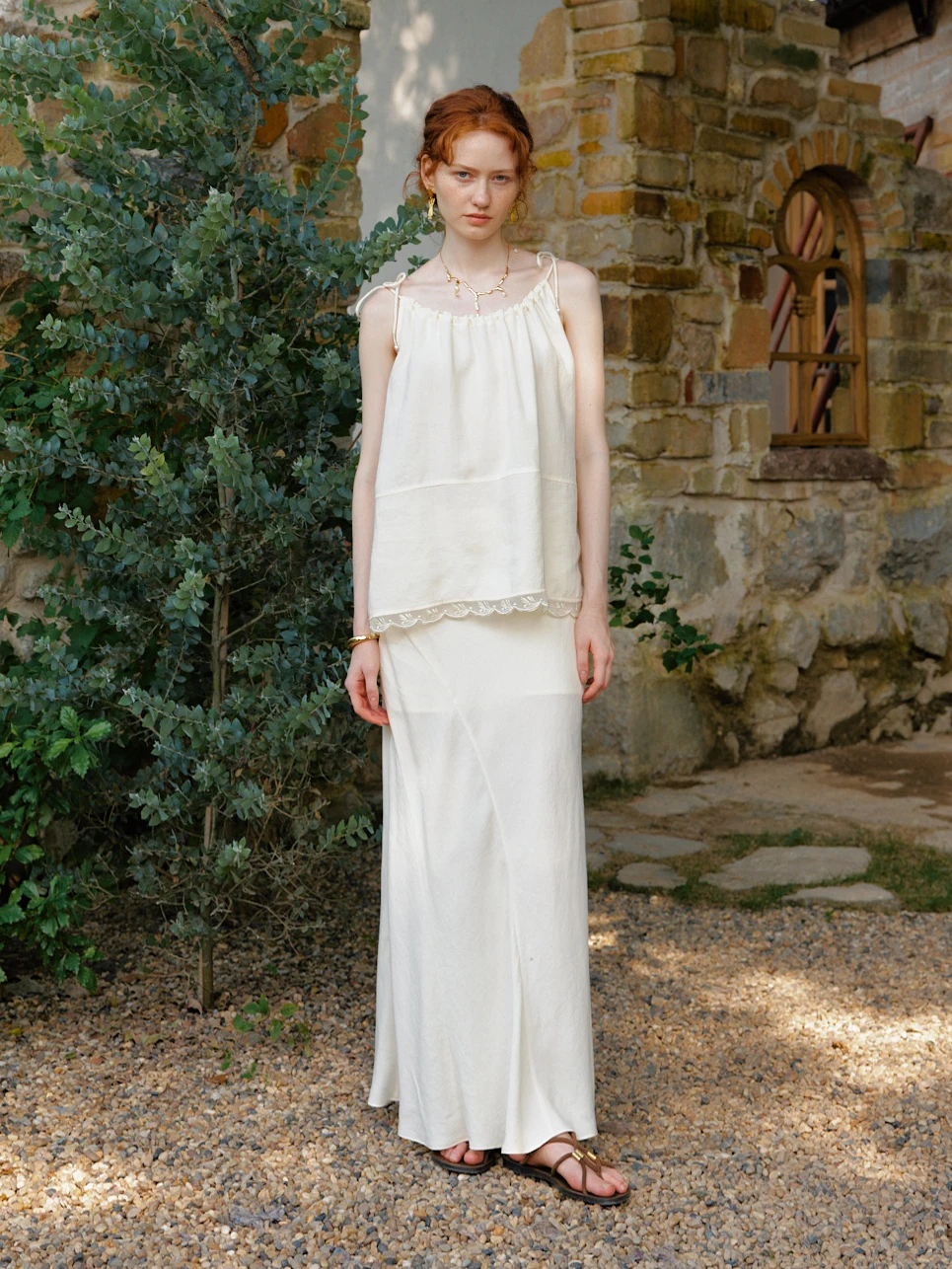 

Комплект Te by FrigidOrg: Новинка Весна-Лето – Жилет с жемчужной вышивкой и оборками, юбка из лиоцелла и конопли с асимметричным подолом