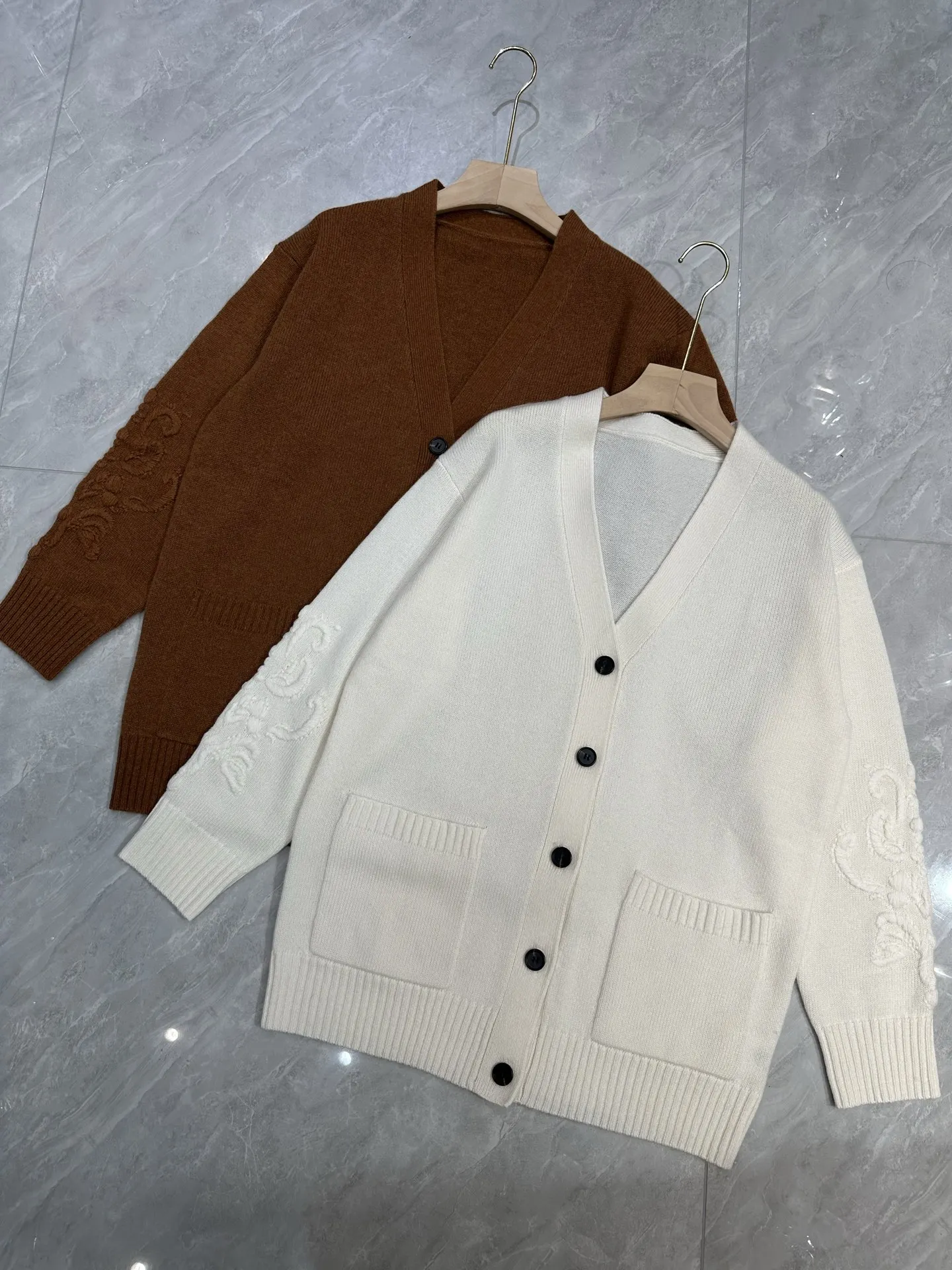 2026 Autumn/Winter New High-Quality Fashion Cashmere Cardigan With Hand-Embroidered Sleeves For Women