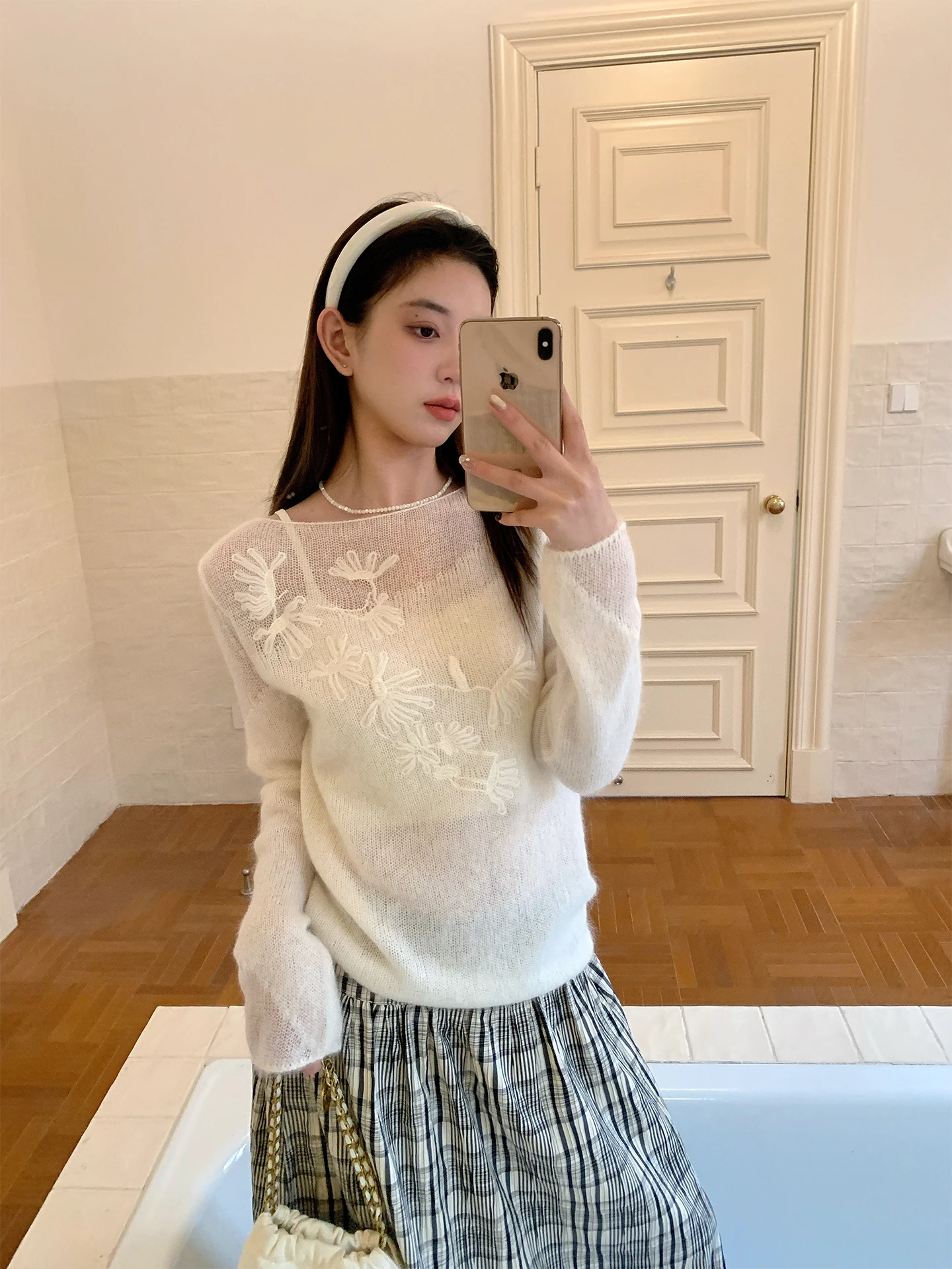 

INGCON Gentle Style Embroidered Alpaca Wool Sweater Women's Sweet Flower Pattern See-through Knitted Top for Layering