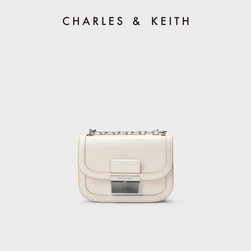 Charles & Keith CK2-80671534 체인 원숄더 토핑백: 작지만 실용적인 여름 필수 백팩