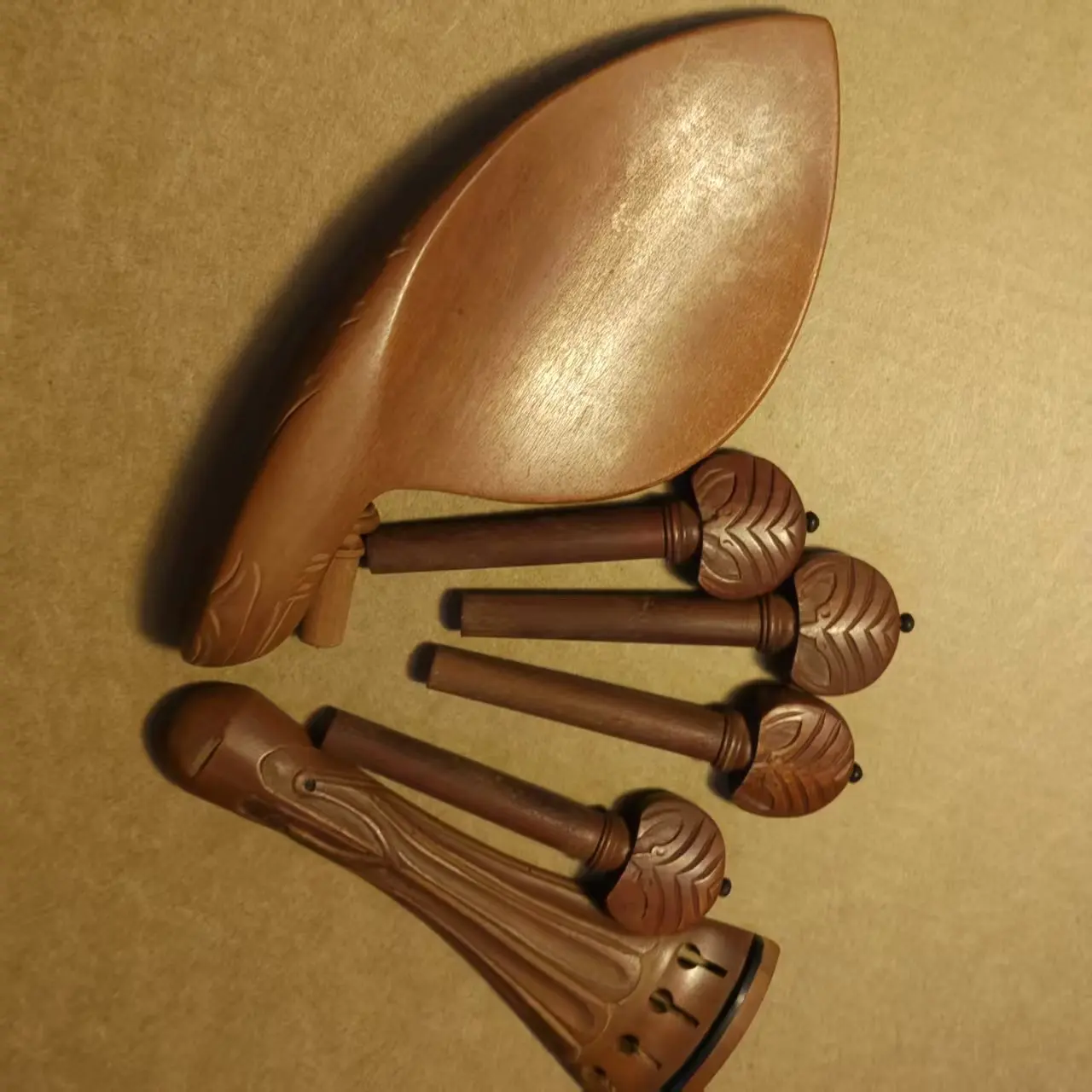 1 Set Violin Parts 4/4 Jujube Carved Including Tail Piece Pegs End Button Different Tail Piece