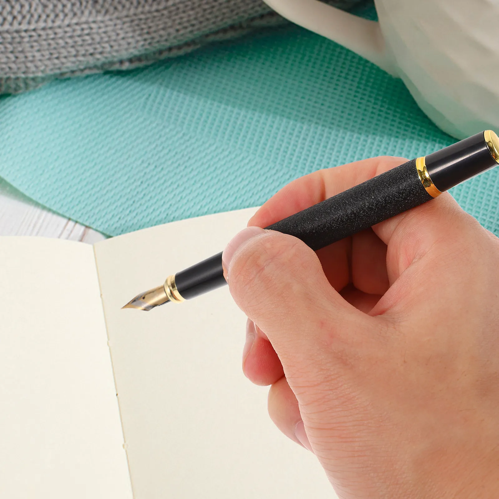 

Прочная легкая короткая ручка для ежедневного письма, выполнения домашних заданий и экзаменов, с гладким тонким наконечником, модный креативный дизайн, карманный размер.