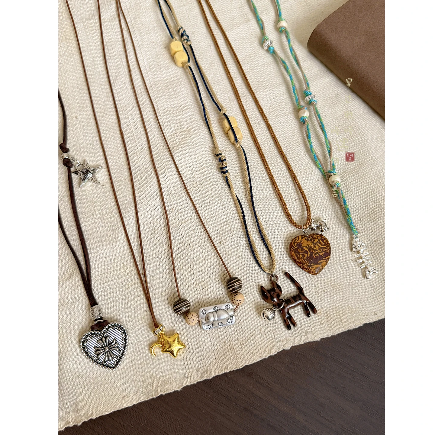novo-colar-feminino-com-pingente-de-cao-em-formato-de-coracao-estilo-chines-retro-Etnico-2026-corrente-para-sueter-cordao