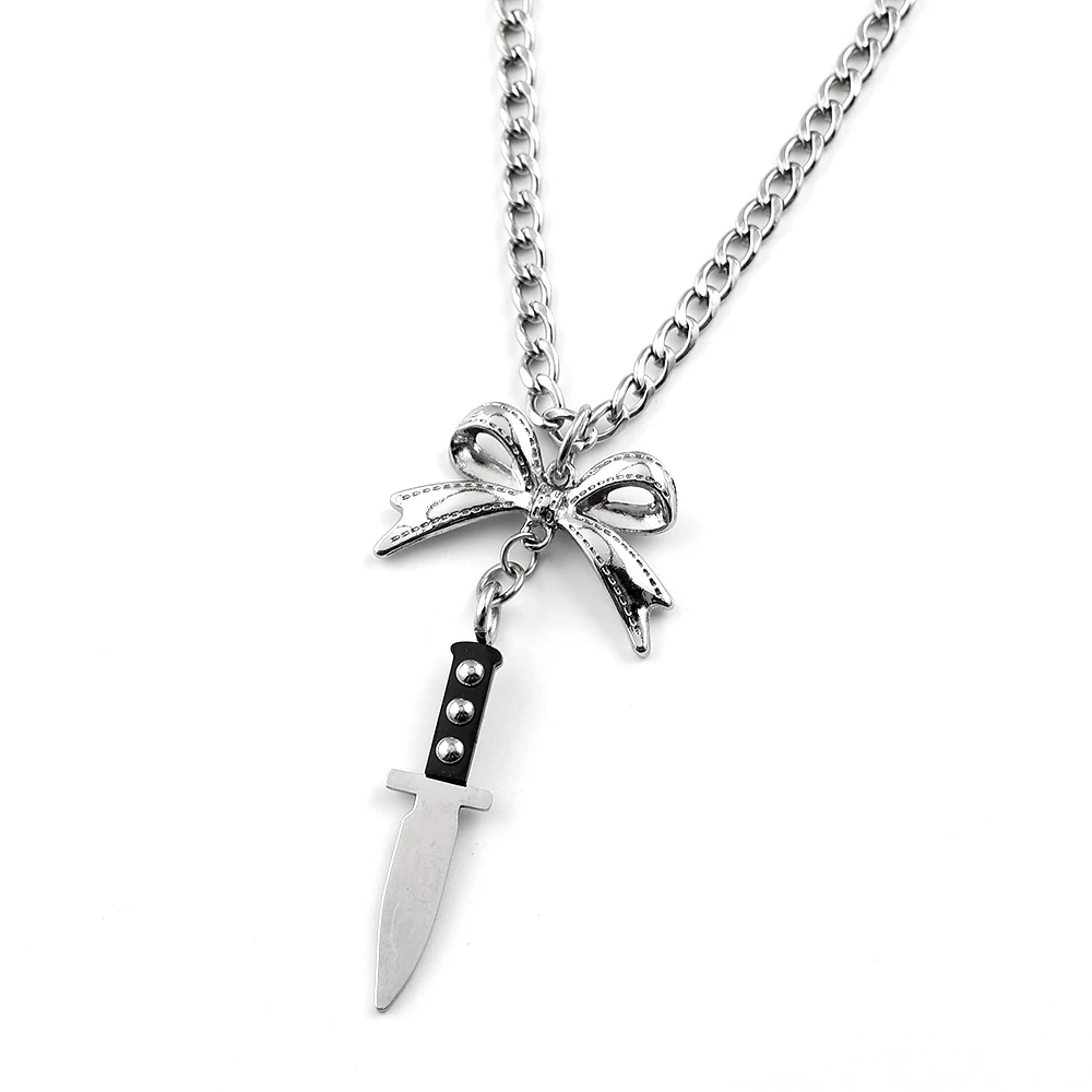 Nieten-Creolen mit Schleife und Rasierklingen-Design, Gothic Punk Hängeohrringe aus Edelstahl, Edgy Style für E-Girls, Femboys, Rapper, Hip-Hop Schmuck – Detail 9