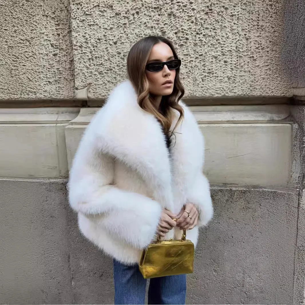 White Lapel Short Faux Fox Fur Coat Women Winter Thick Warm Fluffy Jacket Long Sleeves Artificial Plush Fur Coat Furry Overcoat