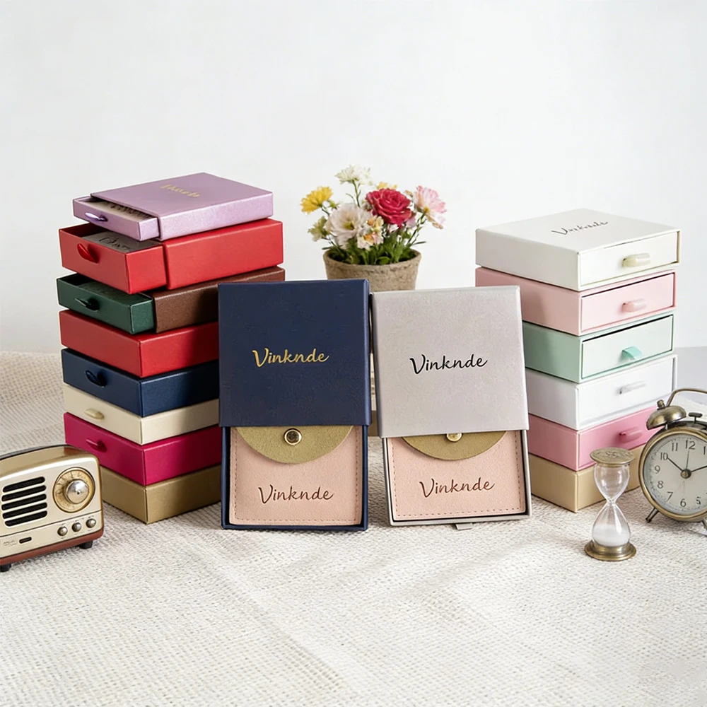 

Коробки для ожерелья и сережек с логотипом 8x8x1,7 см, бежевая коробка для бумажного ящика, чехол для упаковки ювелирных изделий с бархатыми пуговицами из микрофибры