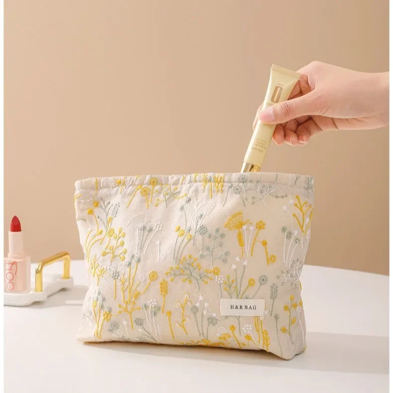 L/S Floral Embroidered Makeup Bags Cosmetic Bag Women Clutch Bag Coin Purse Coin Pouch Makeup Pouch Travel Cosmetic Organizer