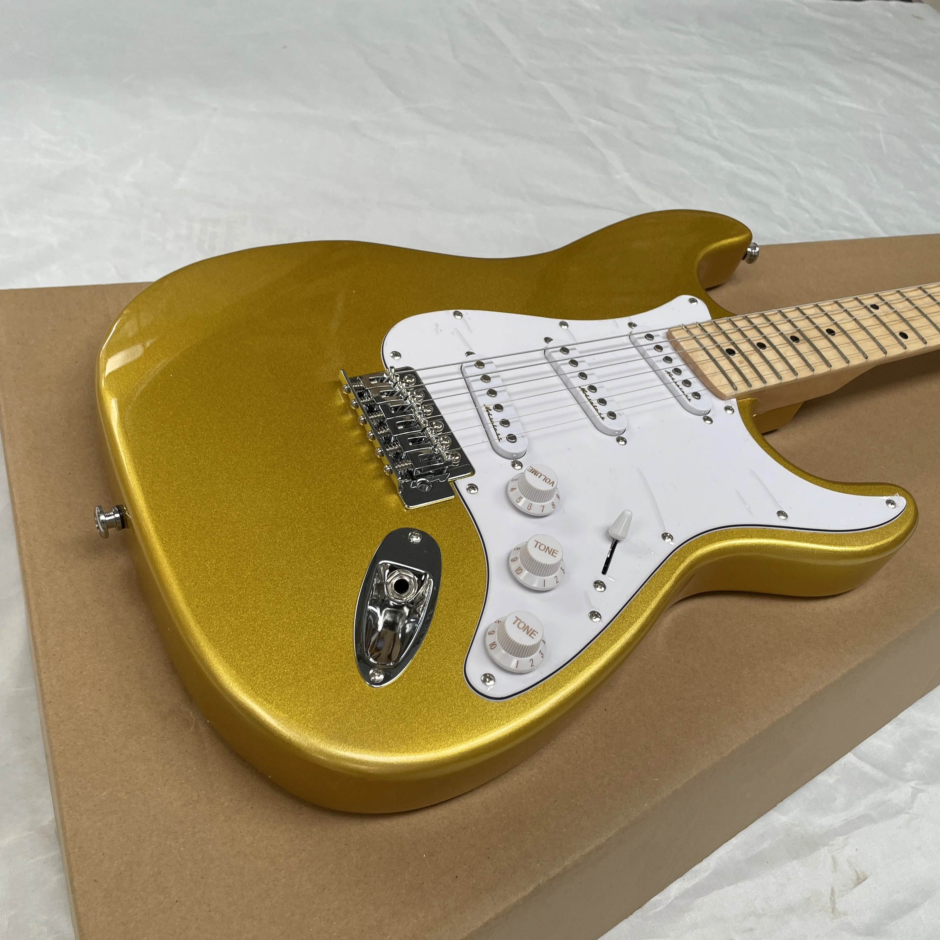 Gold-plated pink lacquer electric guitar, single-coil pickup electric guitars, silver hardware electric guitarra view 2