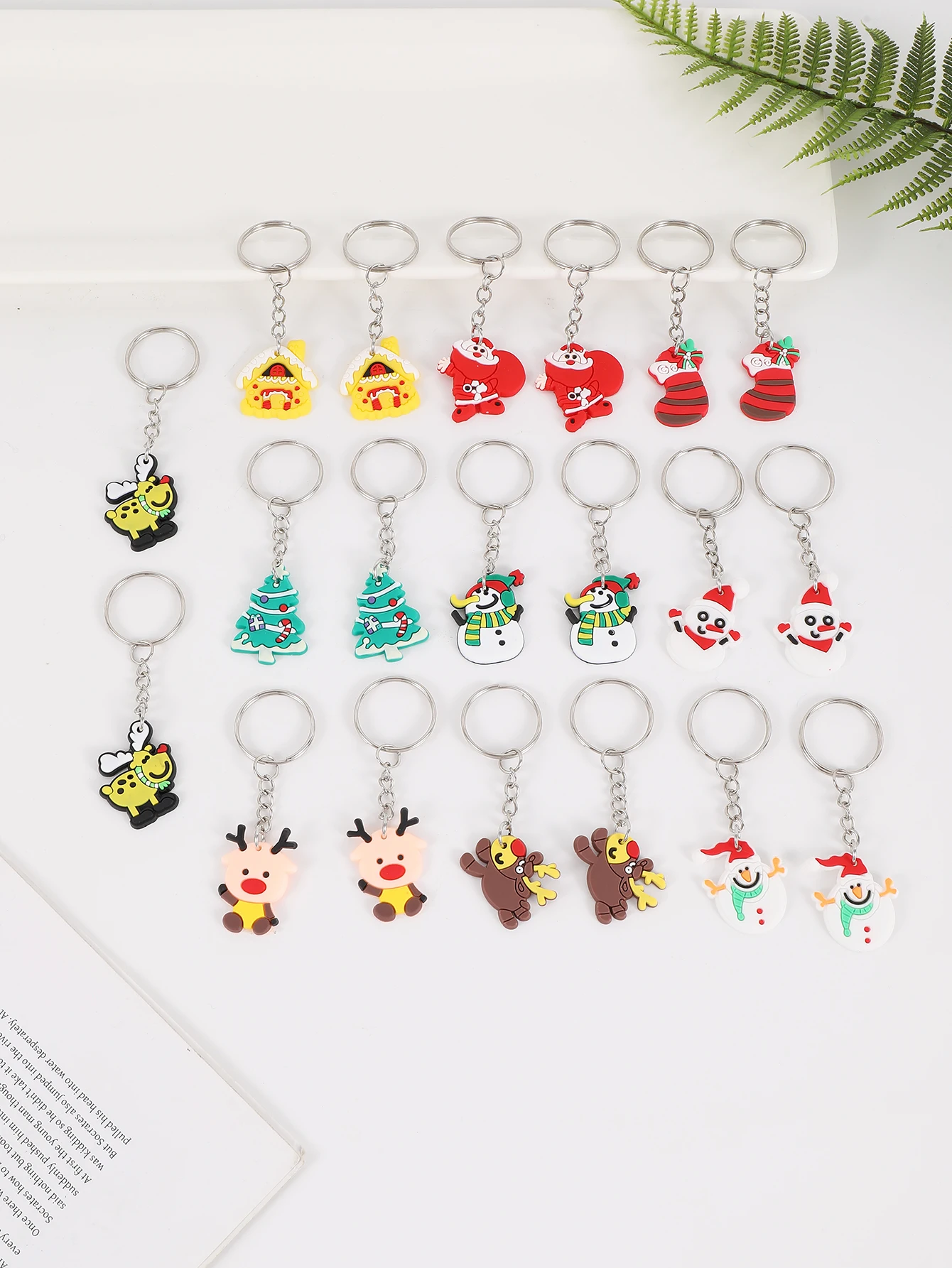 20pcsPVC Cartoon Christmas keychain keyrings for party gifts Christmas supplies back to school gifts