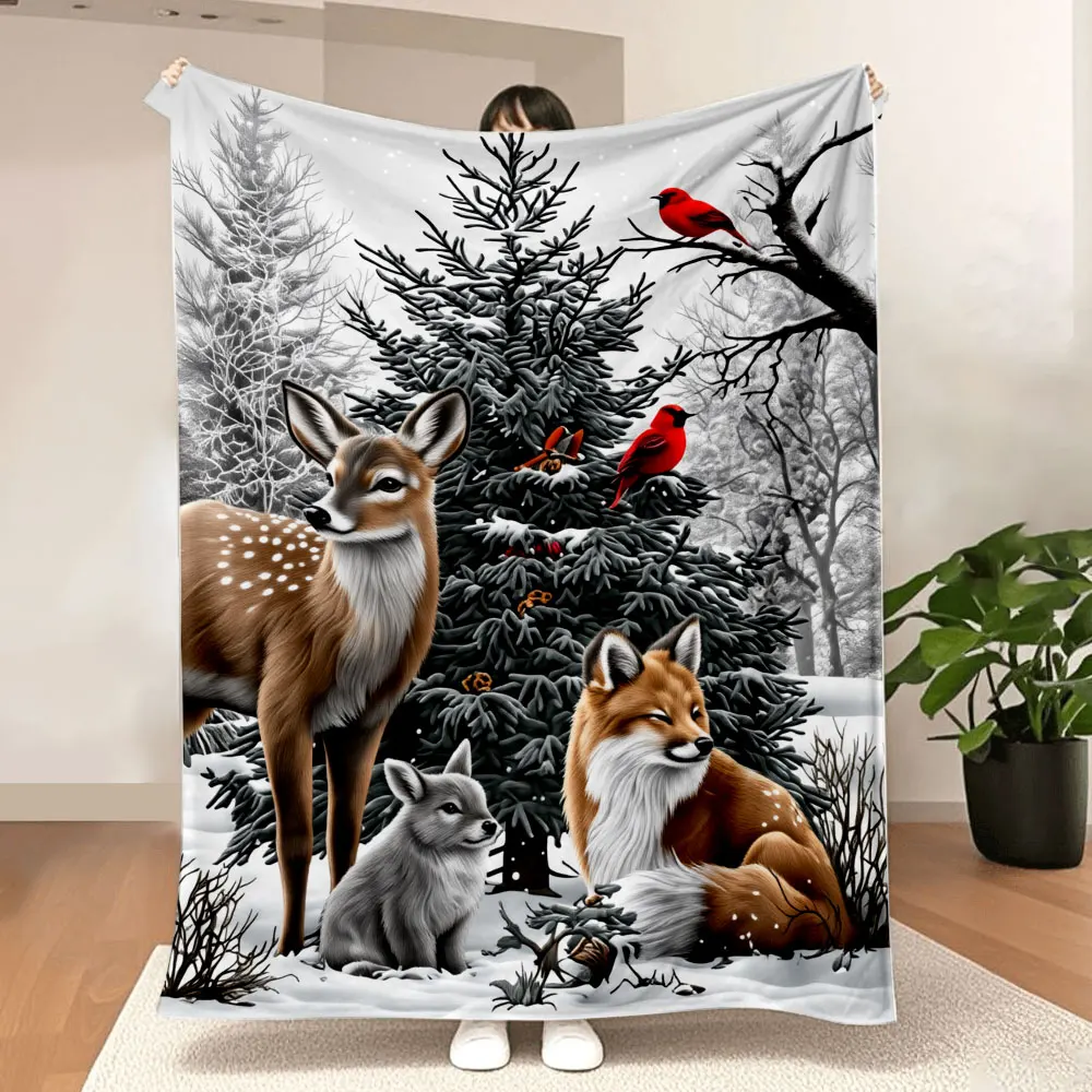 Manta Winter Snowy Scene - Impresa con un árbol verde alto, ciervos, zorros y cardenales en una bosque nevado, perfecta para acogedores
