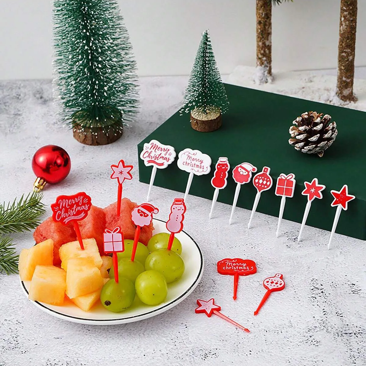 

8PCS Christmas Fruit Fork Food Grade Plastic Mini Cartoon Kids Cake Fruit Toothpick Bento Lunch Bento Party Decoration