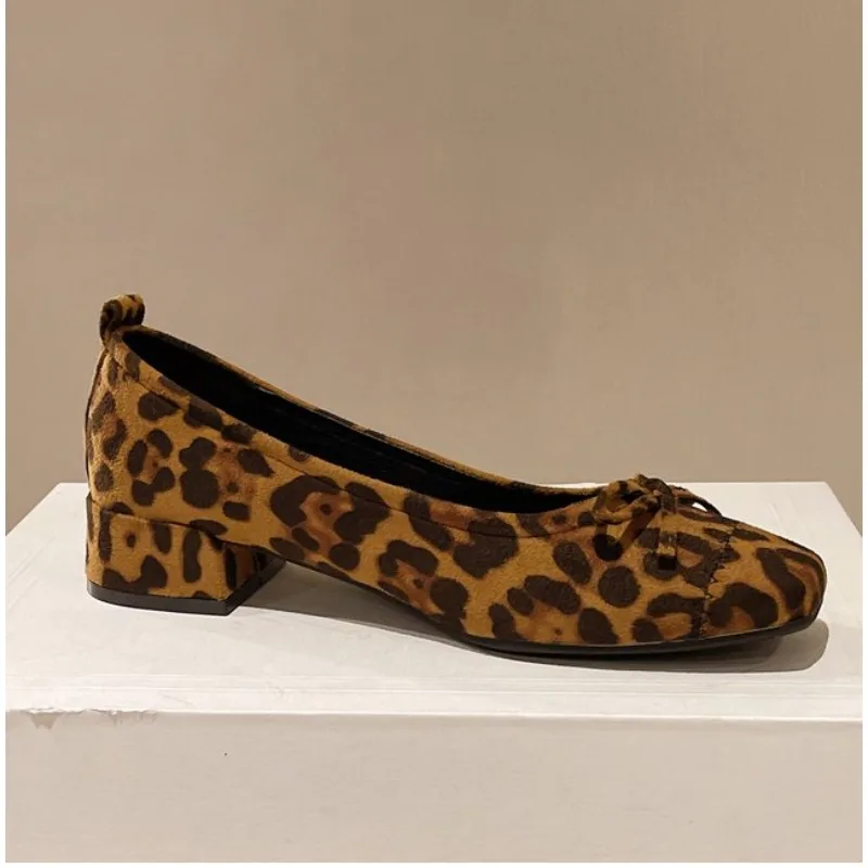 

Новый дизайн, модные удобные универсальные износостойкие туфли на квадратном каблуке с бантом, туфли-лодочки на низком каблуке с леопардовым принтом, Zapatos