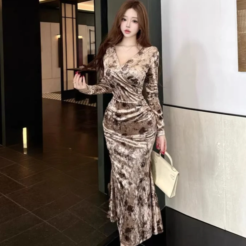

2026 Spring Fall Wome V Neck Plated Floral Pattern Coffee Velvet Dress , Woman Slim Vintage Flower Velour Mermaid Dresses