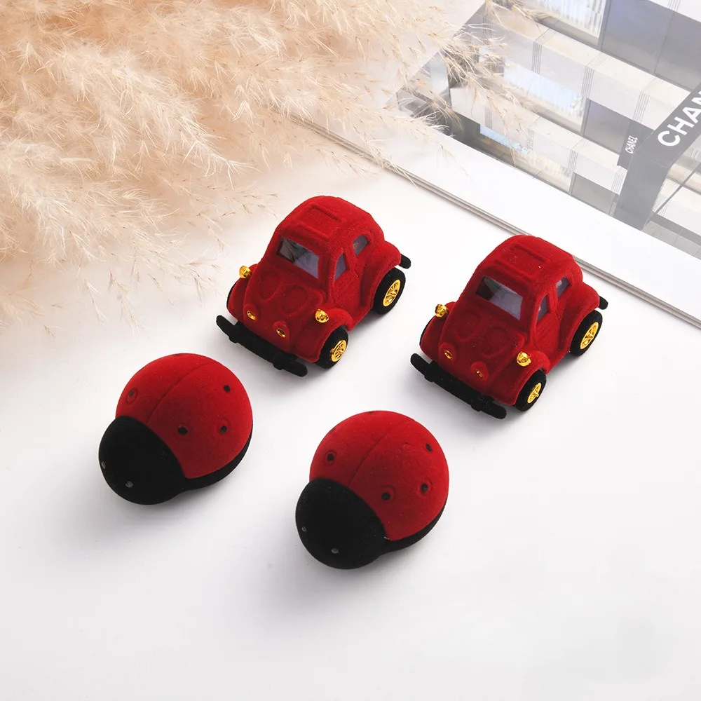 

Милая флокированная коробка в форме жука, коробка для колец для предложения + коробка для хранения ювелирных изделий «два в одном», высококачественная фланелевая нескользящая портативная конструкция