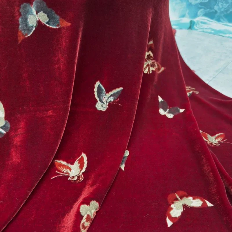 

Шелковая вельветовая ткань с вышивкой бабочек для шитья, красная, черная, белая, для теплых платьев и одежды R6131