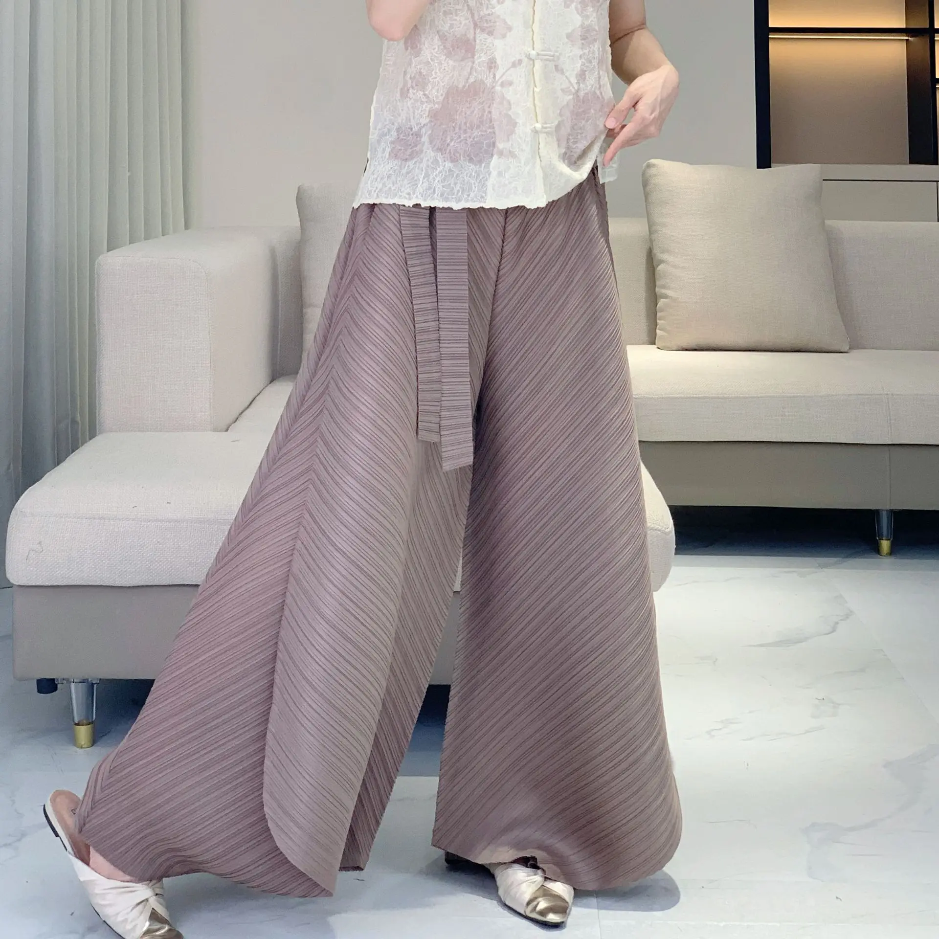 Miyake Drape Casual Wide-leg Pants Women's Japanese Loose and Thin High-waisted Swinging Pants Elegant Design Pants Versatile