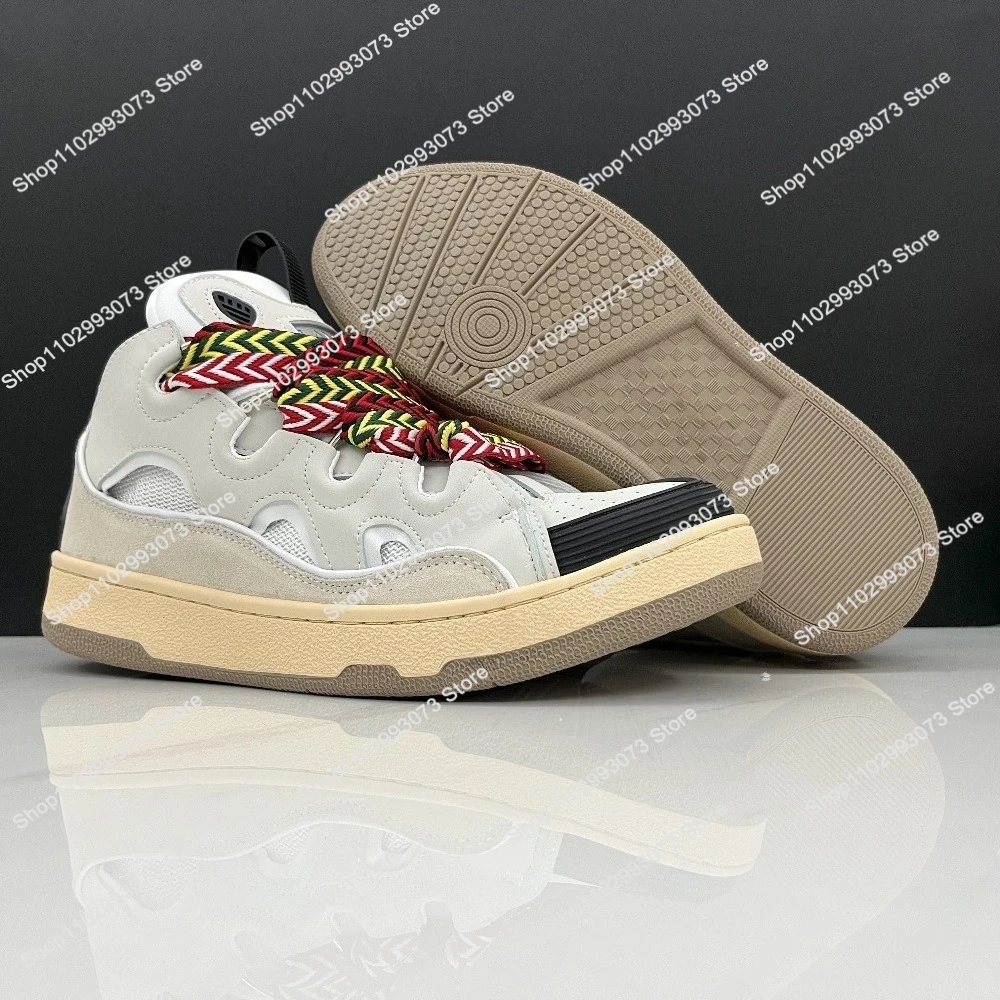 Heren- en dames sneakers van wit leer en suède, casual schoenen, modieuze dikke zool, couples bread shoes, trainers voor dagelijks gebruik - afbeelding 1