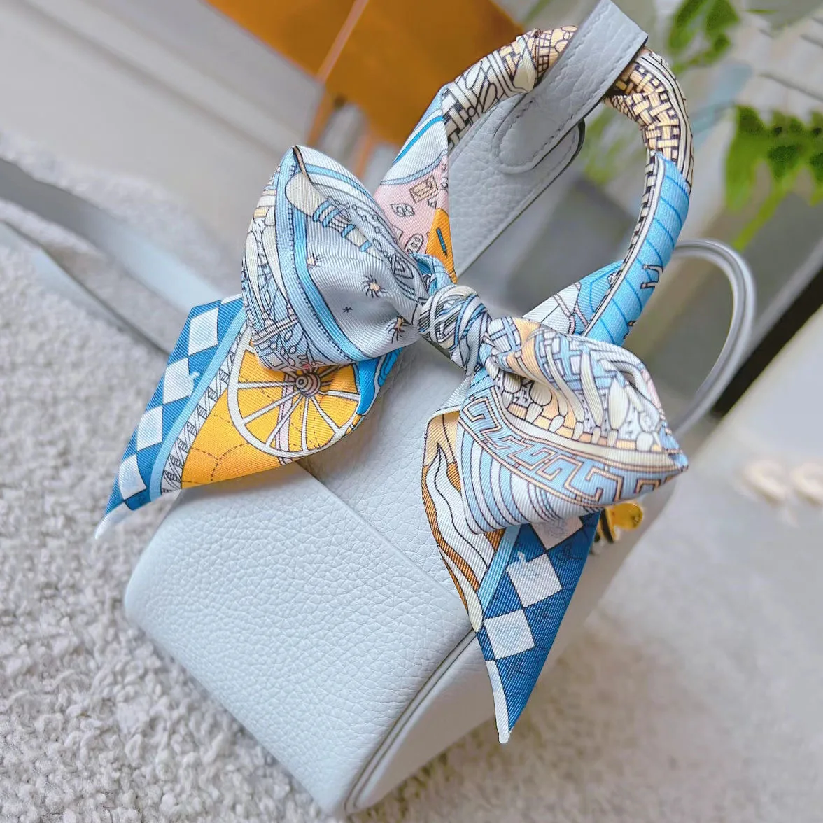 Sciarpa di seta stampata esotica per borse Elastici per capelli Bordo inclinato su entrambi i lati Striscia stretta Simulazione multiuso Nastro di raso