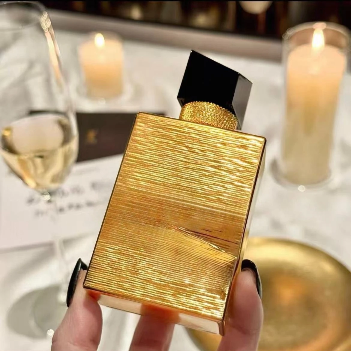 90ml Brand Perfume emits a warm floral fragrance making it a sophisticated choice for gifting personal use elegance confidence