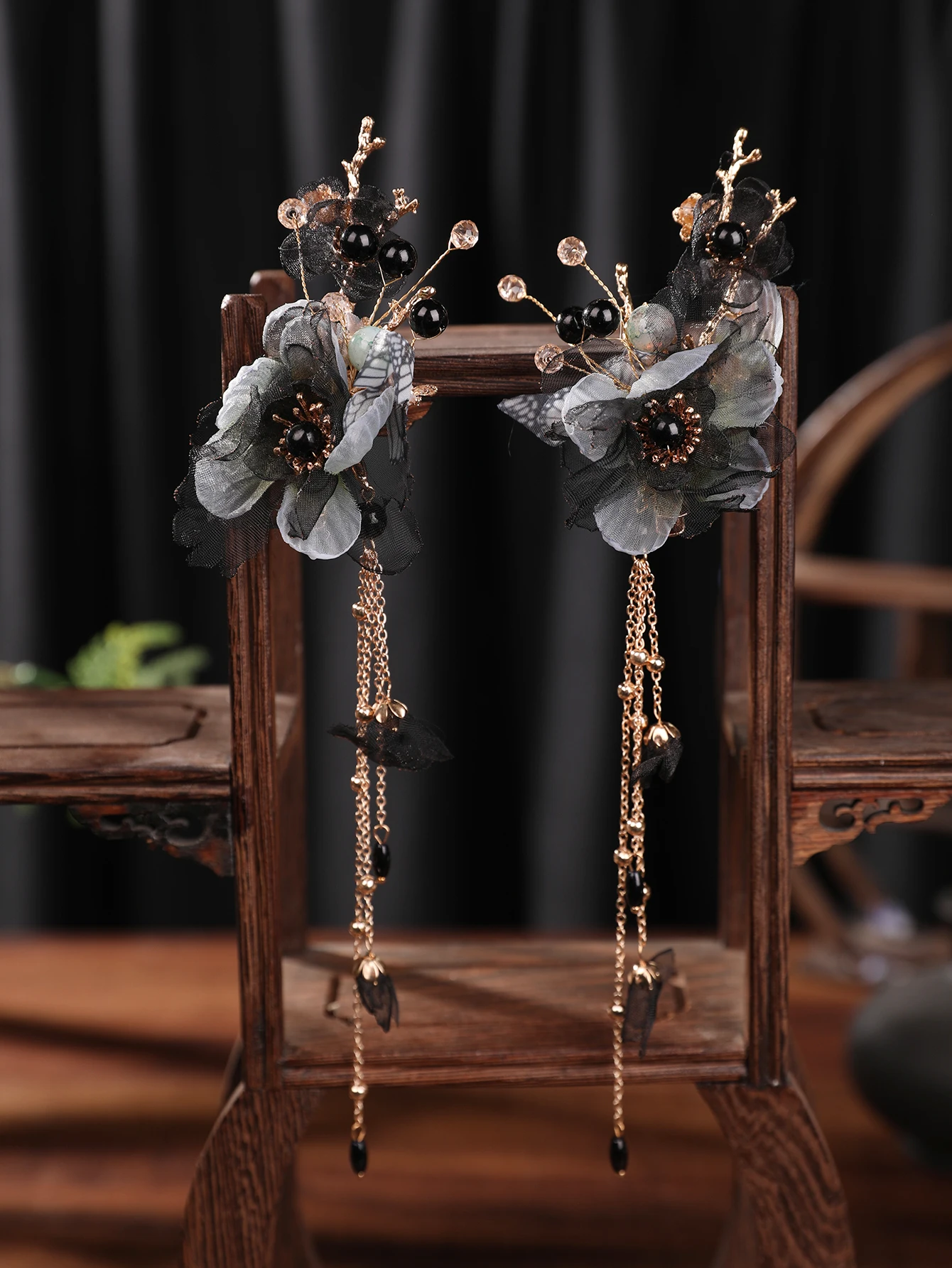 

Шпилька в древнем стиле в темном стиле, заколка с букетом черной вуали, аксессуары Hanfu с золотой цепочкой и кисточкой, простой и крутой головной убор