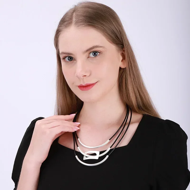 Necklace for Women Simple and Exaggerated Geometric Fashion Personalized Lines High-end Sense Niche and Versatile Necklace