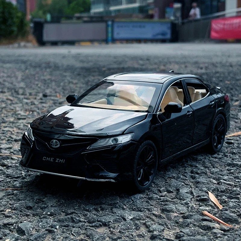 1:24 Toyota Camry Alloy Car Model Toys For Boy 6 Doors Can Be Opened Metal Body Plastic Chassis Rubber Tire A165