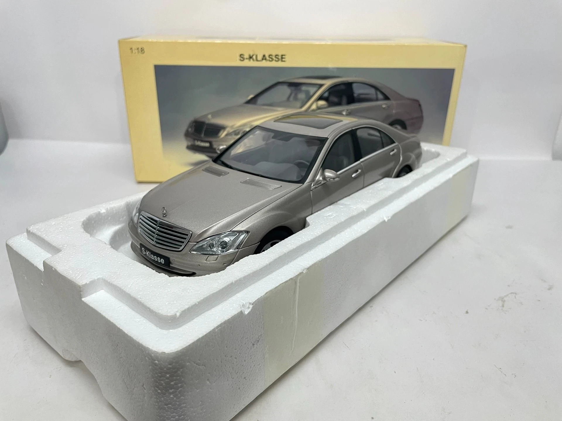 

Autoart 1:18 S500 W211 Champagne Simulation Limited Edition All Open Alloy Metal Static Car Model Toy Gift