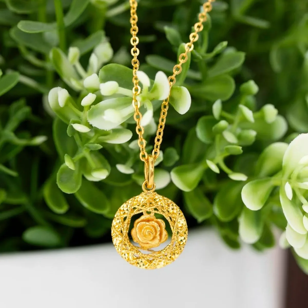 

Pure Dreamweaver Net Rose Pendant Gold Flowers K14 Gold Color Necklace Female Popular Pendant Necklace Jewelry Gifts