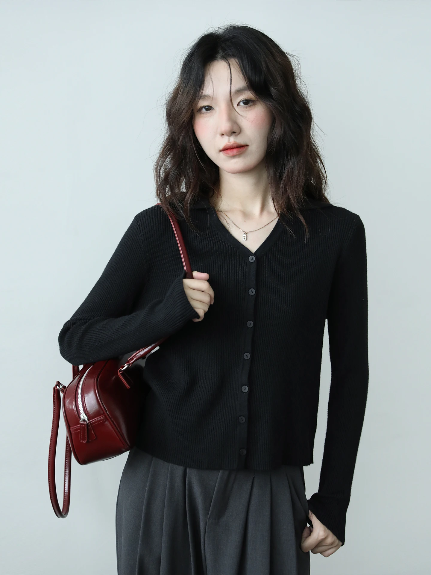 

Женский мягкий вязаный кардиган с длинными рукавами, черный, в стиле lazy style, повседневный, для ранней осени, простой, ретро, свободного кроя, приятный к телу, дышащий.