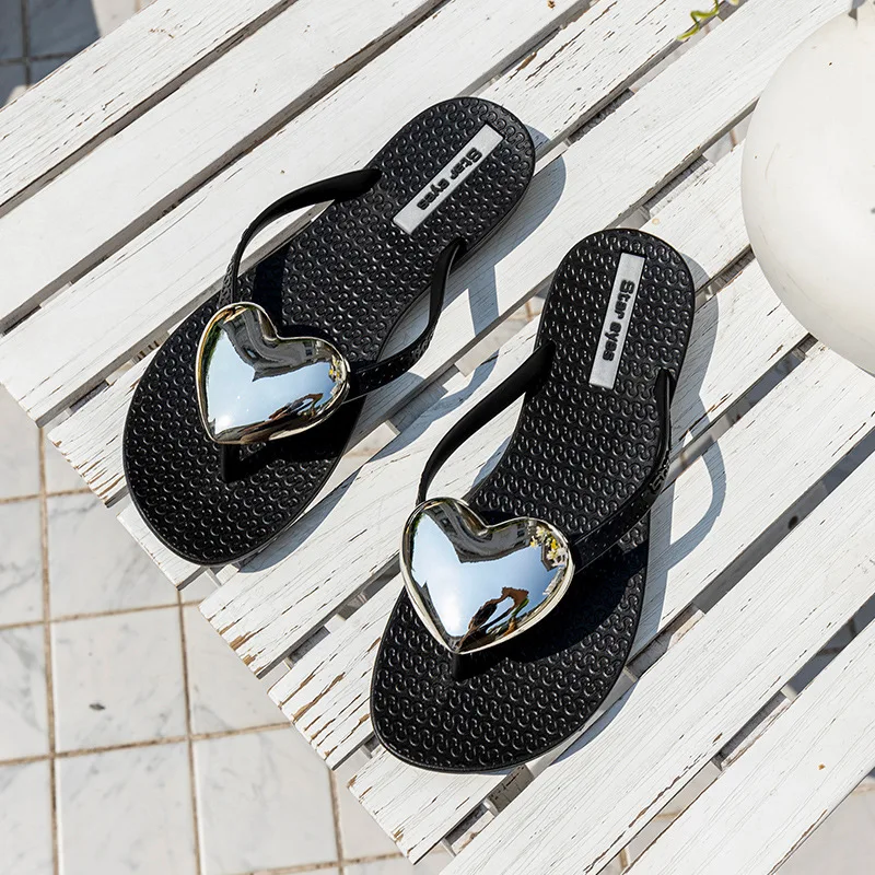 

New Women's Metal Heart Flip Flops Trendy Summer Beach＆Daily Casual Sandals Anti-slip＆Wear-resistant Ins Influencer Recommended
