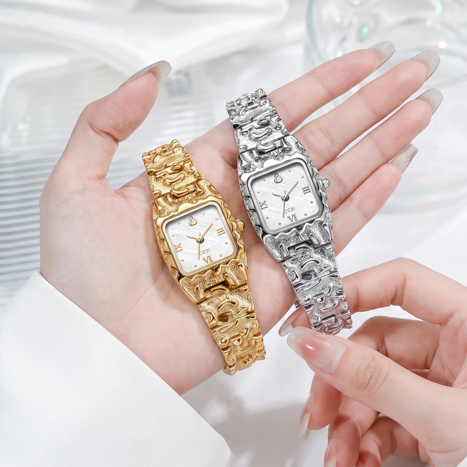 Light Luxury Watch With Broken Gold Design Fashion Retro Exquisite Relief Pattern Strap Women's Waterproof Quartz Watches