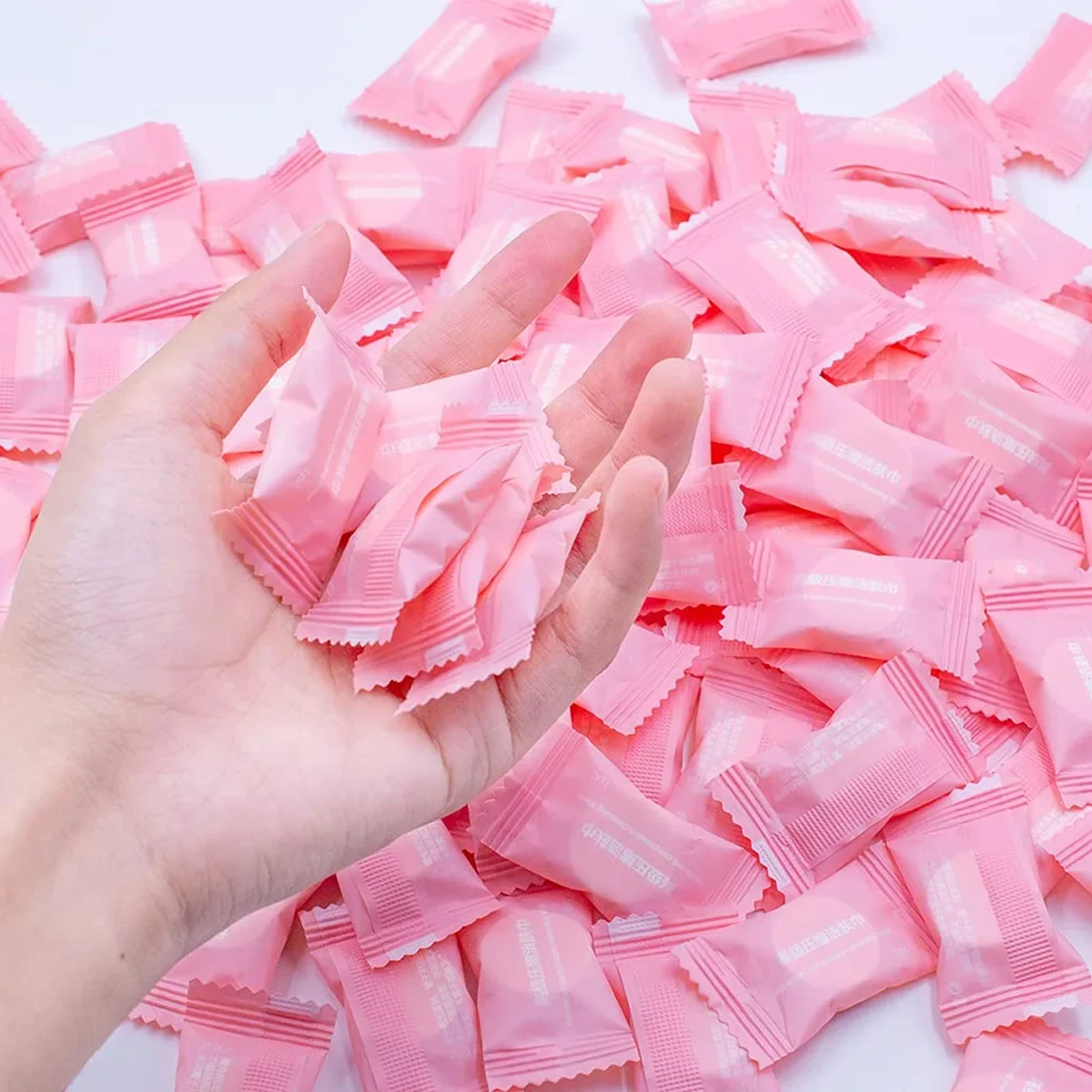 Compressed Towel Disposable Portable Face Towel Cotton Coin Tissue Suitable For Travel Camping Hiking Sports Beauty Salons