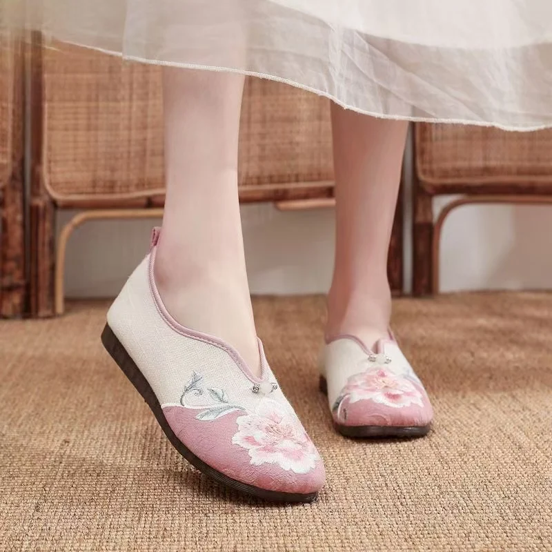 حذاء نسائي جديد بنعل مسطح ومطرز بالزهور على الطراز العرقي نعل ناعم غير قابل للانزلاق بمقدمة مستديرة سهل الارتداء من القماش خفيف الوزن #5