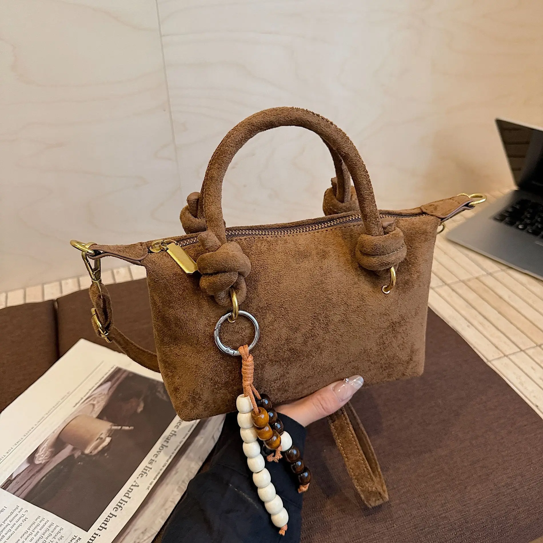 

Корейская сумка через плечо с подушкой 2025 года для женщин, минималистичный кошелек на плечо, модная сумка"