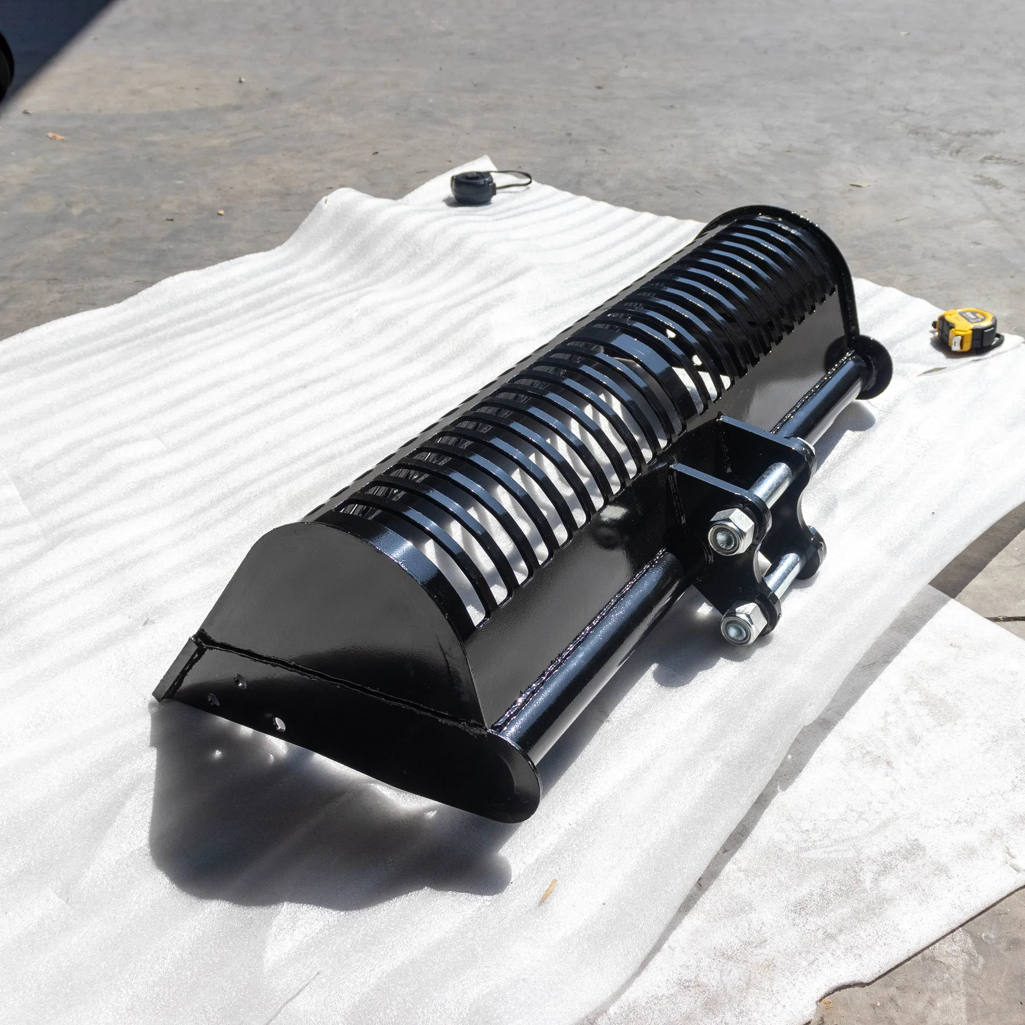 미국 재고 600mm 폭 스크리닝 버킷 어태치먼트, 1톤 미니 굴삭기용 새 철골 구조 버킷