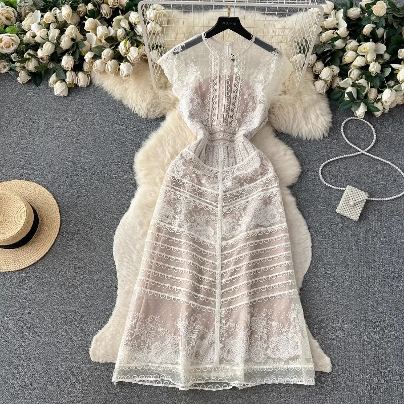 Vintage Elegant Lace Dress Women Florav Embroidery High Waisted Evening Bodycon Dress Female Sleeveless Mesh Vestido