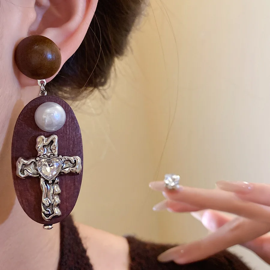 أقراط مرصعة بالألماس واللؤلؤ الخشبي البيضاوي أقراط فضية فرنسية مستوحاة من الطراز القديم إكسسوارات أذن بنية فاخرة