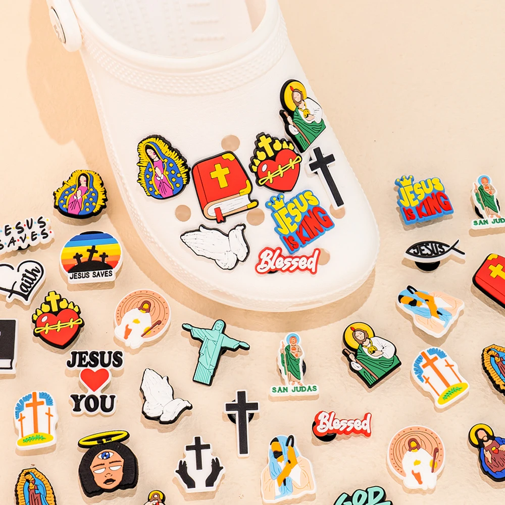 1 Stück PVC-Religionen-Schuhanhänger, Schuhnadeln, christlicher Jesus, gesegnete Heilige Bibel, Sandalen, Zubehör für Damen und Herren, Clog-Schnallen – Detail 6