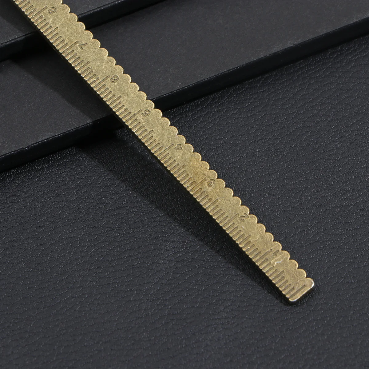 أداة التعلم مسطرة الكتابة اليدوية المعدنية الرجعية متعددة الوظائف قالب رسم المرجعية