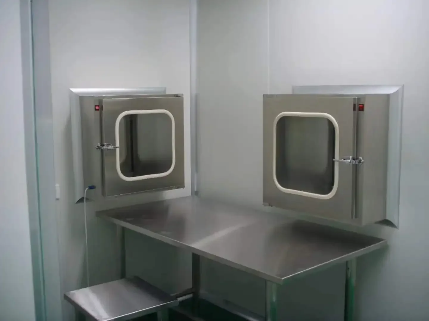 Sterilizzazione da laboratorio ad aria Flusso laminare Vhp portatile Scatola passante angolare per area Gmp a doppia porta all'ingrosso per sterilizzazione da laboratorio