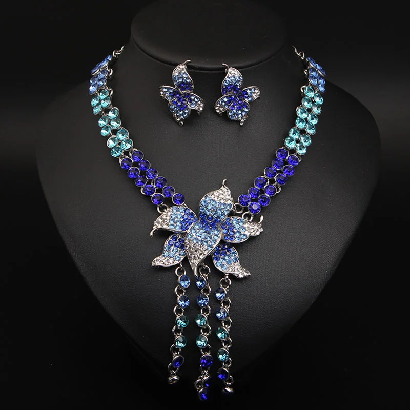 

Stainless steel chain fringed rhinestone necklace and earrings set. High-quality waterproof jewelry. Birthday gift.