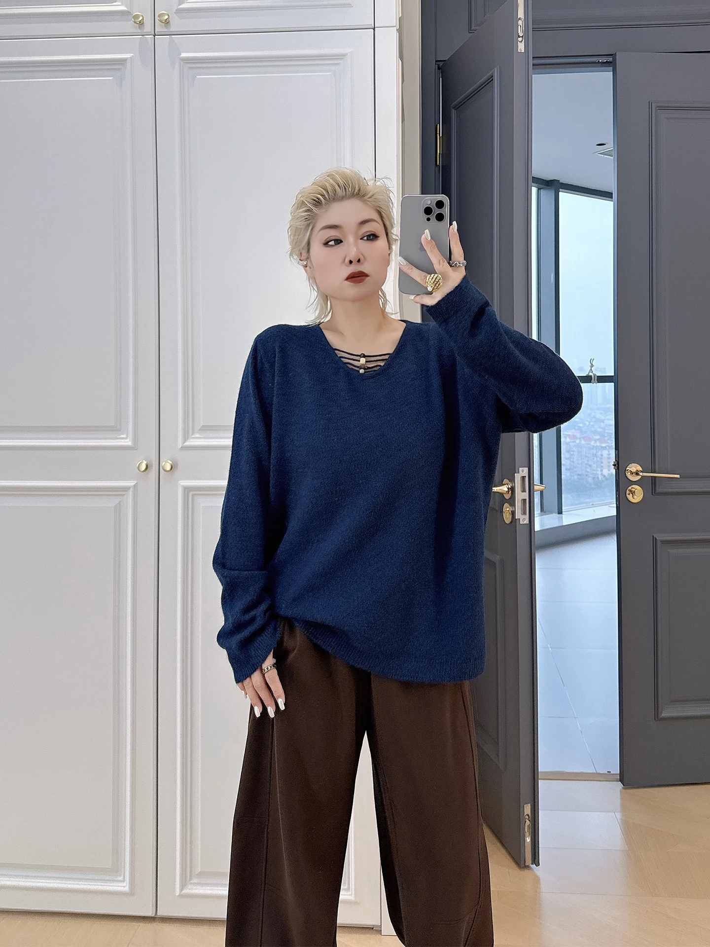 

Корейский шерстяной трикотаж больших размеров, повседневный топ с v-образным вырезом и дизайном из бисера для тяжелых женщин, удобный свободный крой