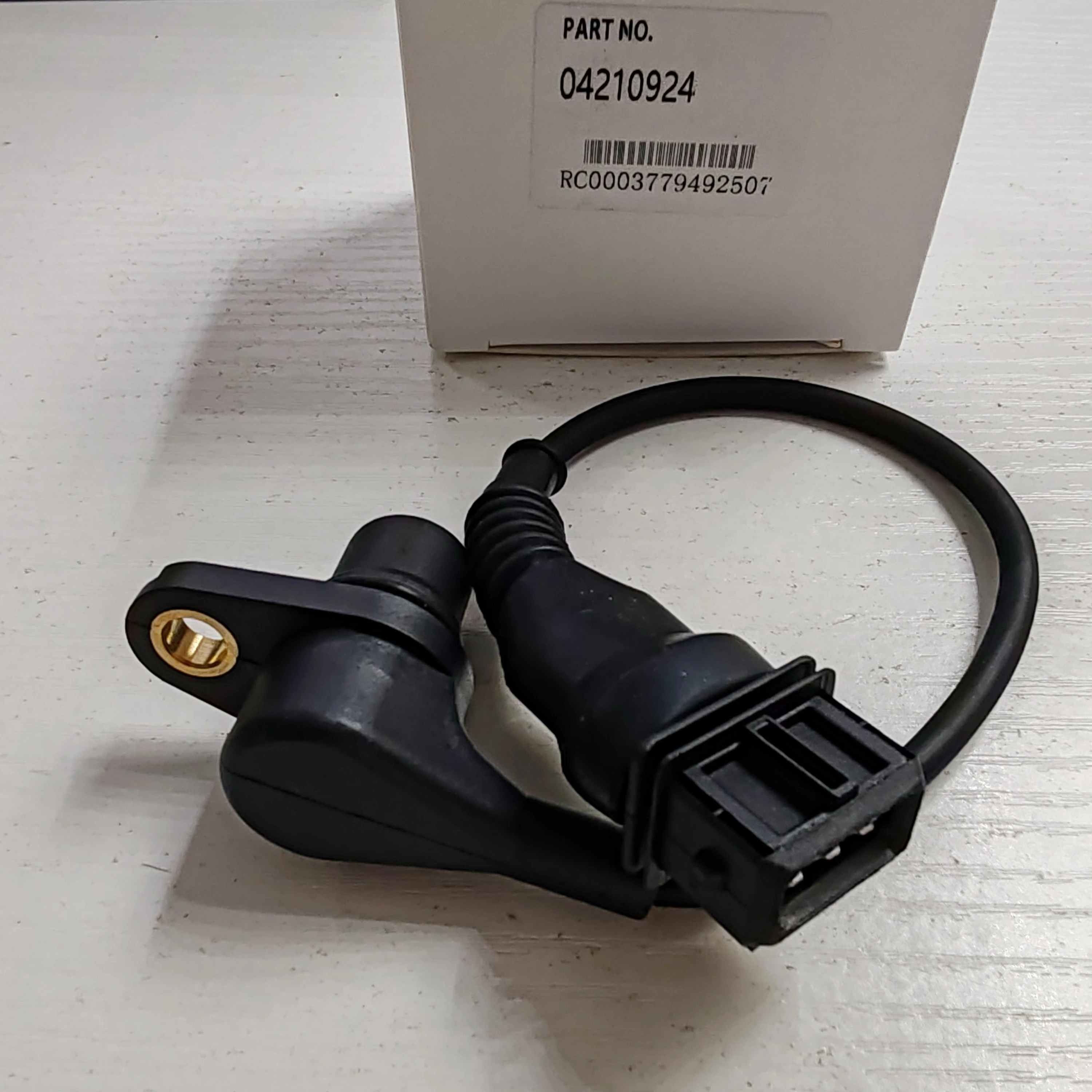 

04210924 High Quality Camshaft Position Sensor for DEUTZ