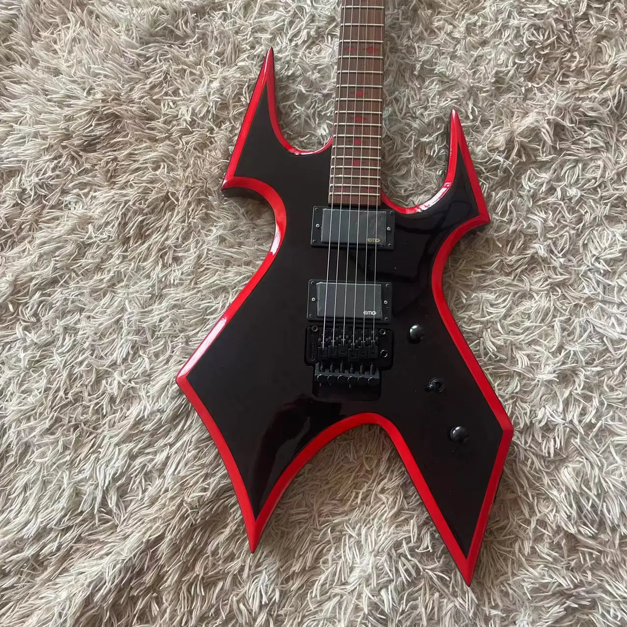 B. C. Rich special-shaped all-in-one Electric guitar, black body, red rim, high gloss, black accessories, LP string bridge, EMG